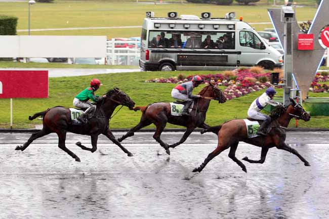 Photo d'arrivée de la course pmu PRIX LOUIS LE BOURG à PARIS-VINCENNES le Samedi 4 mars 2017