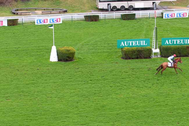 Photo d'arrivée de la course pmu PRIX RIVOLI à AUTEUIL le Dimanche 5 mars 2017