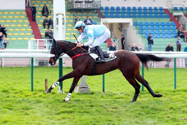 Photo d'arrivée de la course pmu PRIX DU COMMANDANT BOSSUT à COMPIEGNE le Mercredi 15 mars 2017