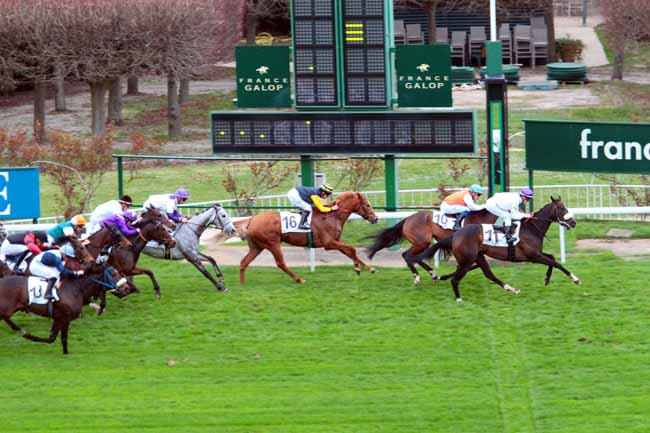 Photo d'arrivée de la course pmu PRIX RIVERQUEEN à SAINT-CLOUD le Dimanche 19 mars 2017