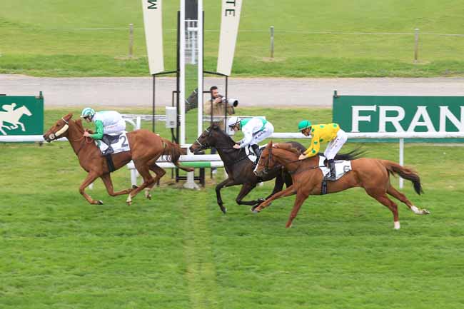 Photo d'arrivée de la course pmu PRIX RIGHT ROYAL à MAISONS-LAFFITTE le Vendredi 31 mars 2017