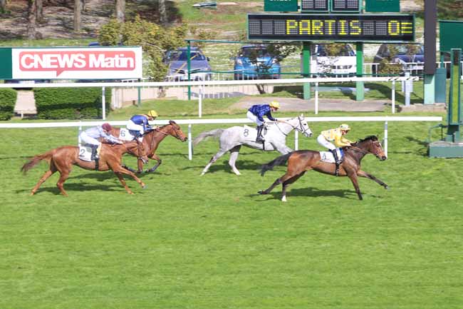 Photo d'arrivée de la course pmu PRIX DURBAN à SAINT-CLOUD le Dimanche 2 avril 2017