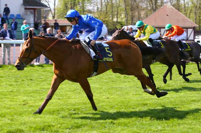 Photo d'arrivée de la course pmu PRIX ATALANTE à COMPIEGNE le Vendredi 7 avril 2017