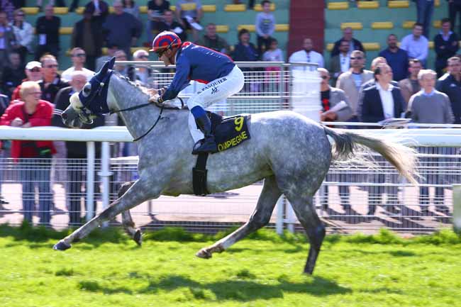 Photo d'arrivée de la course pmu PRIX DE LA BOURDELOTTE à COMPIEGNE le Vendredi 7 avril 2017