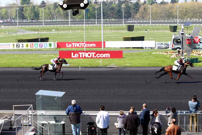 Photo d'arrivée de la course pmu PRIX DE DORCEAU à PARIS-VINCENNES le Samedi 8 avril 2017