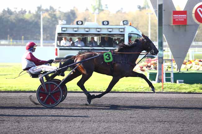 Photo d'arrivée de la course pmu PRIX DE SAINTES à PARIS-VINCENNES le Samedi 8 avril 2017