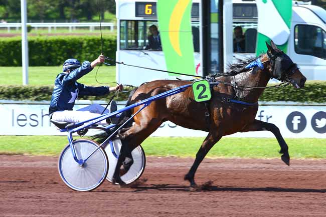 Photo d'arrivée de la course pmu PRIX DU PAS-DE-CALAIS à LYON-PARILLY le Mercredi 12 avril 2017