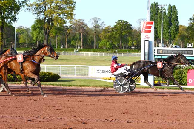 Photo d'arrivée de la course pmu PRIX DE LA PORTE MAILLOT à ENGHIEN le Jeudi 20 avril 2017