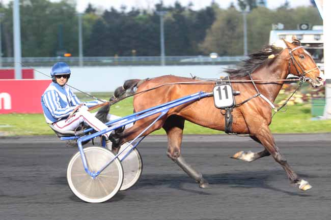 Photo d'arrivée de la course pmu PRIX ASTEROPE à PARIS-VINCENNES le Vendredi 21 avril 2017