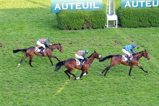 Photo d'arrivée de la course pmu PRIX RENE COUETIL à AUTEUIL le Vendredi 21 avril 2017