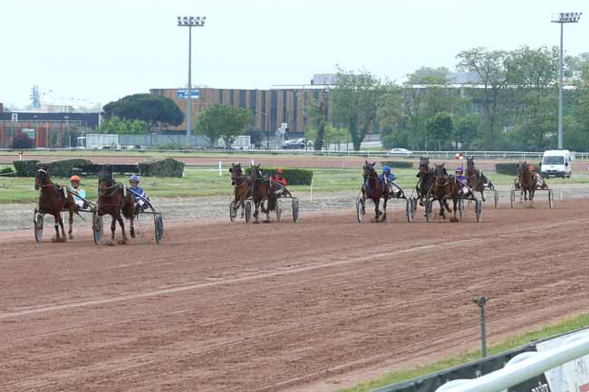 Photo d'arrivée de la course pmu PRIX VISCONTI à TOULOUSE le Mercredi 26 avril 2017