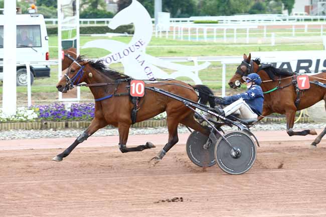 Photo d'arrivée de la course pmu PRIX BMW PELRAS à TOULOUSE le Mercredi 26 avril 2017