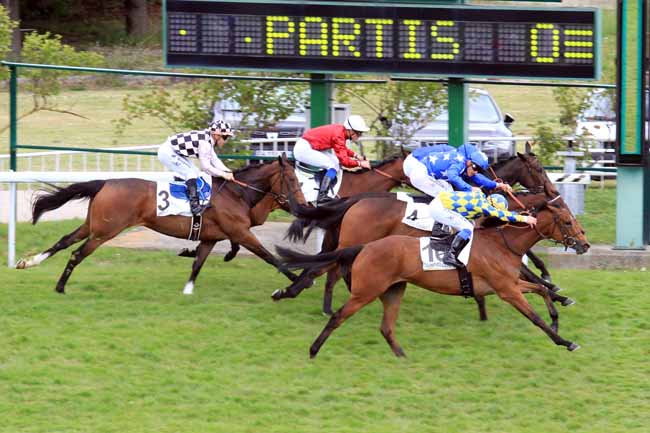 Photo d'arrivée de la course pmu PRIX PARADE D'AMOUR à SAINT-CLOUD le Lundi 1 mai 2017