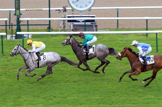 Photo d'arrivée de la course pmu PRIX DE LA PRAIRIE à CHANTILLY le Dimanche 7 mai 2017
