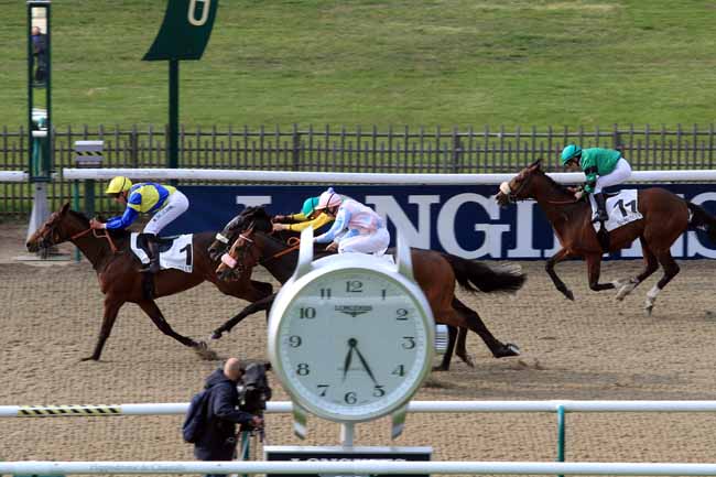 Photo d'arrivée de la course pmu PRIX FANTOMAS à CHANTILLY le Dimanche 7 mai 2017