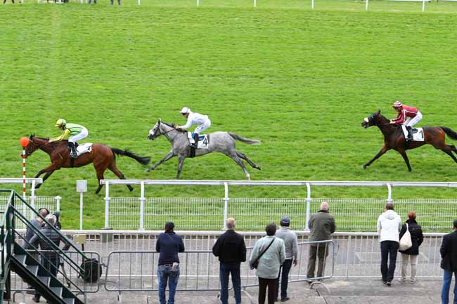 Photo d'arrivée de la course pmu PRIX DES CAVES DU NORD à MAISONS-LAFFITTE le Jeudi 11 mai 2017