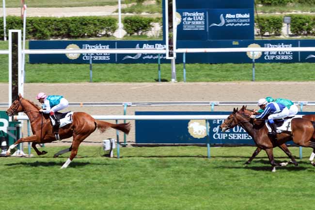 Photo d'arrivée de la course pmu PRIX DU DRAGON à DEAUVILLE le Dimanche 14 mai 2017