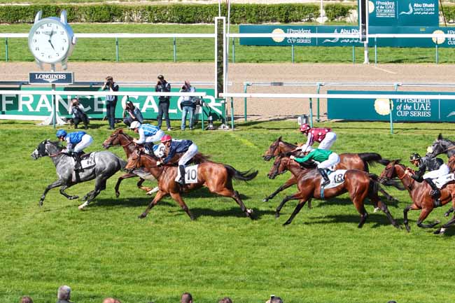 Photo d'arrivée de la course pmu GRAND HANDICAP DES FLYERS à DEAUVILLE le Dimanche 14 mai 2017