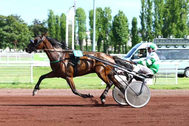 Photo d'arrivée de la course pmu PRIX DE GAYETTE (GR B) à VICHY le Mardi 16 mai 2017