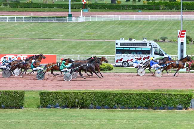 Photo d'arrivée de la course pmu PRIX DE SARE à ENGHIEN le Samedi 27 mai 2017