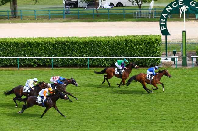 Photo d'arrivée de la course pmu PRIX DU GROS-CHENE à CHANTILLY le Dimanche 4 juin 2017