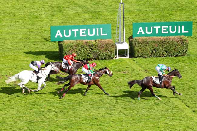 Photo d'arrivée de la course pmu PRIX QUO VADIS à AUTEUIL le Lundi 5 juin 2017