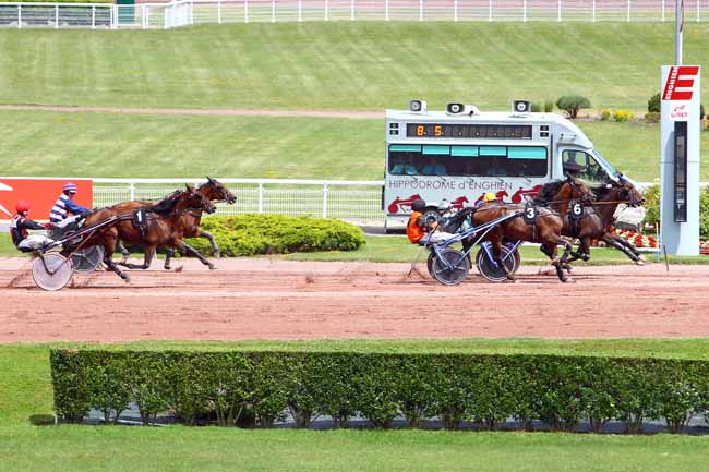 Photo d'arrivée de la course pmu PRIX D'HERMONVILLE à ENGHIEN le Samedi 17 juin 2017