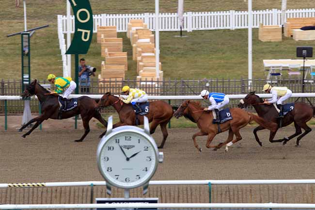 Photo d'arrivée de la course pmu PRIX PRINCE DE CONDE LONGINES à CHANTILLY le Samedi 17 juin 2017