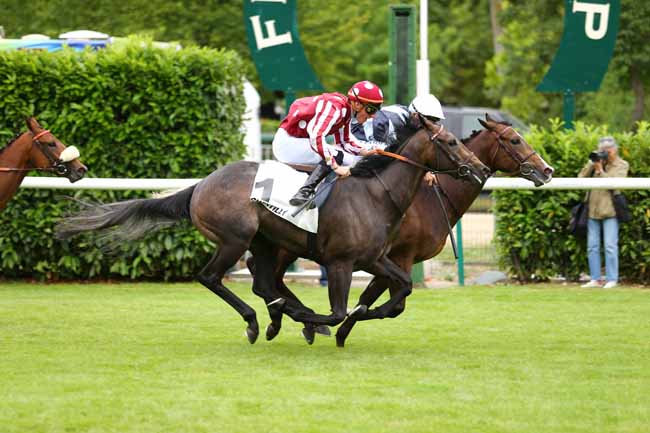 Photo d'arrivée de la course pmu PRIX CARAVELLE à CHANTILLY le Vendredi 23 juin 2017