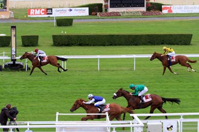 Photo d'arrivée de la course pmu PRIX BERING à CLAIREFONTAINE le Vendredi 30 juin 2017