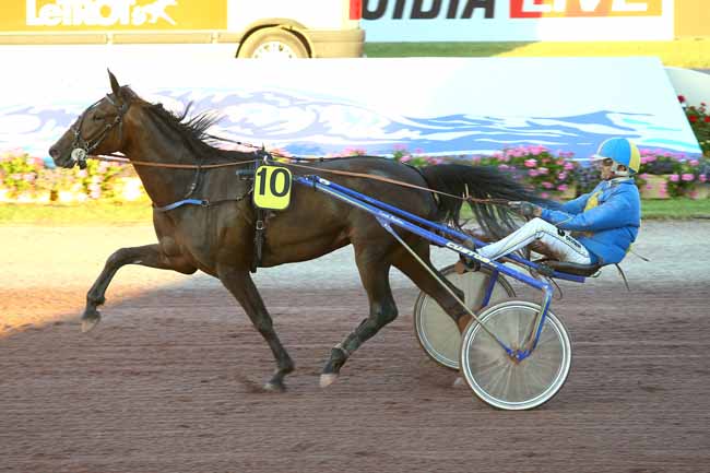 Photo d'arrivée de la course pmu PRIX DES SPIREES à CABOURG le Vendredi 7 juillet 2017