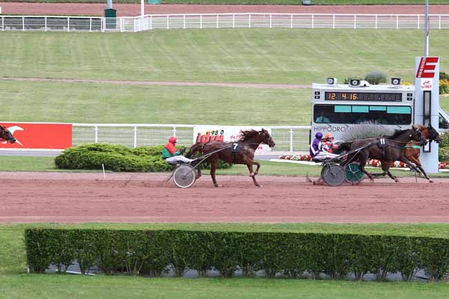 Photo d'arrivée de la course pmu PRIX QUIPROQUO II à ENGHIEN le Jeudi 13 juillet 2017