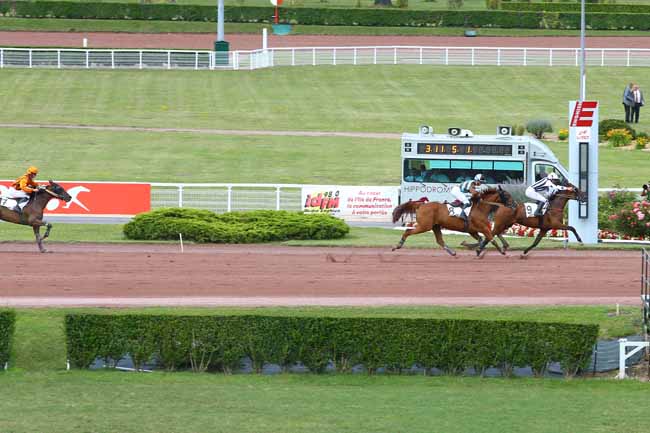 Photo d'arrivée de la course pmu PRIX DE LA PORTE DE SEVRES à ENGHIEN le Samedi 15 juillet 2017