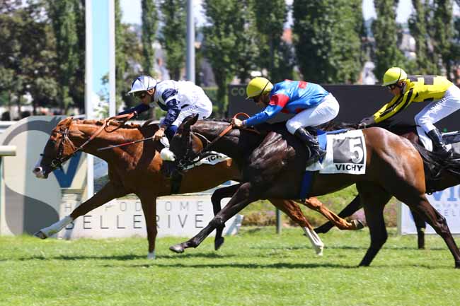 Photo d'arrivée de la course pmu PRIX TECHNI SPECTACLE MGPF à VICHY le Lundi 17 juillet 2017