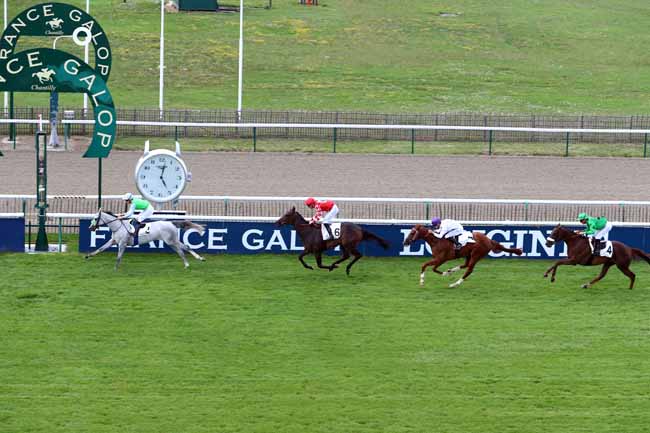 Photo d'arrivée de la course pmu PRIX DES BLANCS SABLONS à CHANTILLY le Lundi 24 juillet 2017
