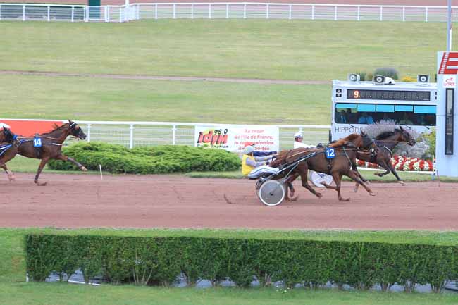 Photo d'arrivée de la course pmu PRIX DE LA HAUTE-MARNE à ENGHIEN le Mercredi 26 juillet 2017