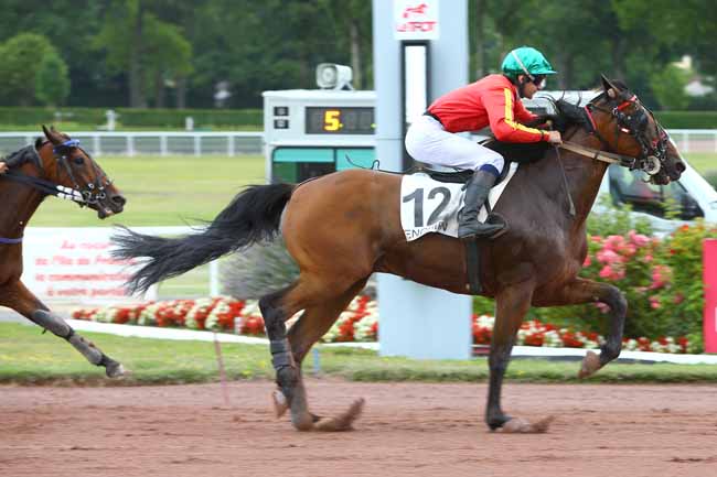 Photo d'arrivée de la course pmu PRIX DE LA PLACE D'ITALIE à ENGHIEN le Jeudi 27 juillet 2017