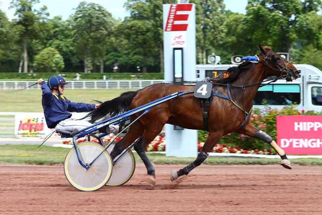 Photo d'arrivée de la course pmu PRIX DU ROULE à ENGHIEN le Samedi 29 juillet 2017