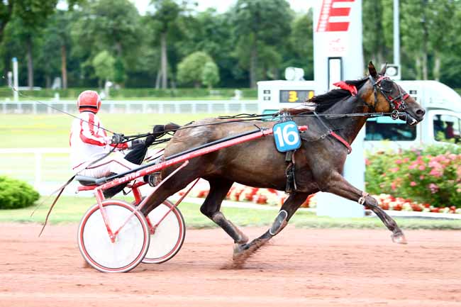 Photo d'arrivée de la course pmu PRIX DE GRAVELINES à ENGHIEN le Samedi 29 juillet 2017
