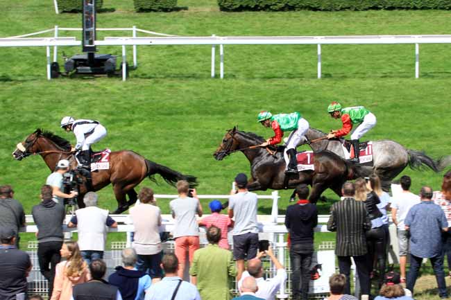 Photo d'arrivée de la course pmu PRIX DES COSMOS à CLAIREFONTAINE le Lundi 31 juillet 2017