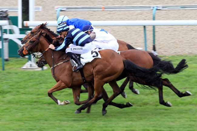 Photo d'arrivée de la course pmu PRIX DU VIEUX-PONT à DEAUVILLE le Mardi 1 août 2017