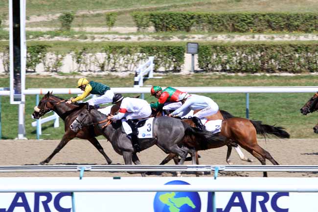 Photo d'arrivée de la course pmu PRIX DU HARAS PORTA PIA (CHILI) à DEAUVILLE le Dimanche 6 août 2017