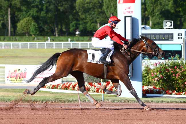 Photo d'arrivée de la course pmu PRIX DE LA PORTE DE PLAISANCE à ENGHIEN le Dimanche 6 août 2017