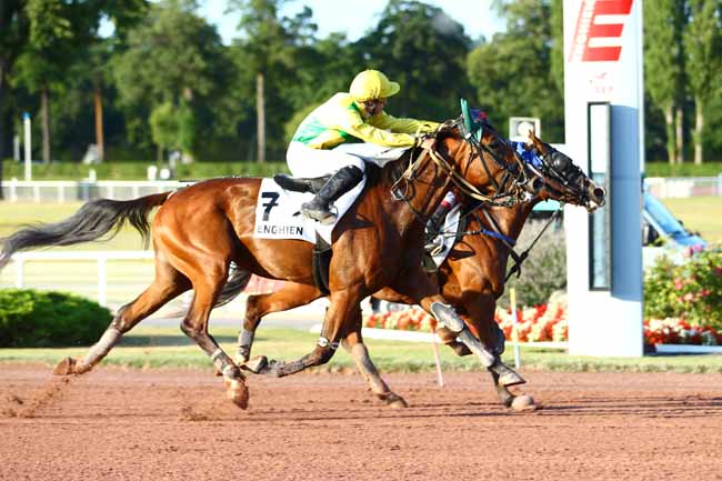 Photo d'arrivée de la course pmu PRIX DE MONTEVRAIN à ENGHIEN le Dimanche 6 août 2017