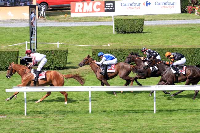 Photo d'arrivée de la course pmu PRIX DES CAPUCINES à CLAIREFONTAINE le Lundi 7 août 2017