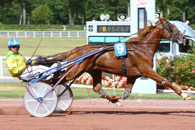 Photo d'arrivée de la course pmu PRIX DE LA PORTE D'ITALIE à ENGHIEN le Jeudi 10 août 2017