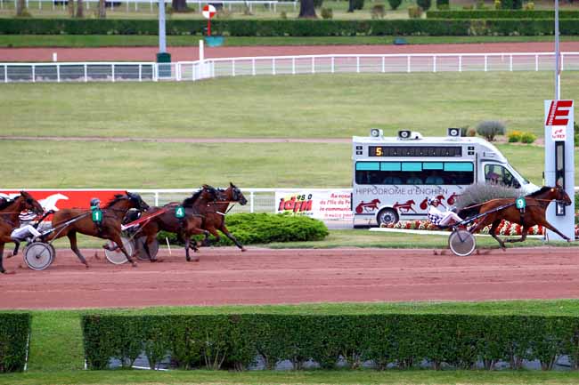 Photo d'arrivée de la course pmu PRIX DE L'HOTEL DE VILLE à ENGHIEN le Samedi 12 août 2017