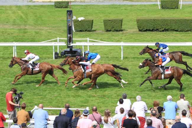 Photo d'arrivée de la course pmu PRIX DES IRIS à CLAIREFONTAINE le Lundi 14 août 2017