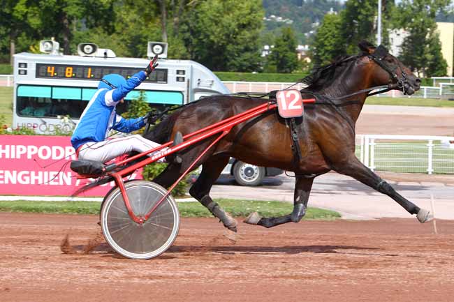 Photo d'arrivée de la course pmu PRIX DE VAUVILLERS à ENGHIEN le Mercredi 16 août 2017