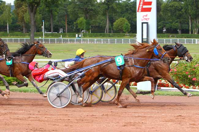 Photo d'arrivée de la course pmu PRIX DE GENEVE à ENGHIEN le Mercredi 16 août 2017